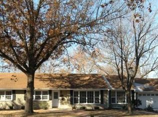 10050 Delmar Ln, Overland Park, KS 66207