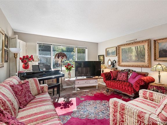 4th image of 354 7th Pl SE APT 1