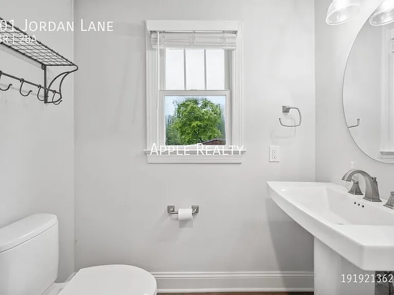 101 Jordan Ln — Photo 15