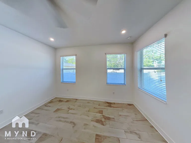 1712 E Lambright St N — Photo 10