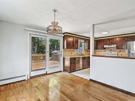 5th image of 5 Tiffany Dr
