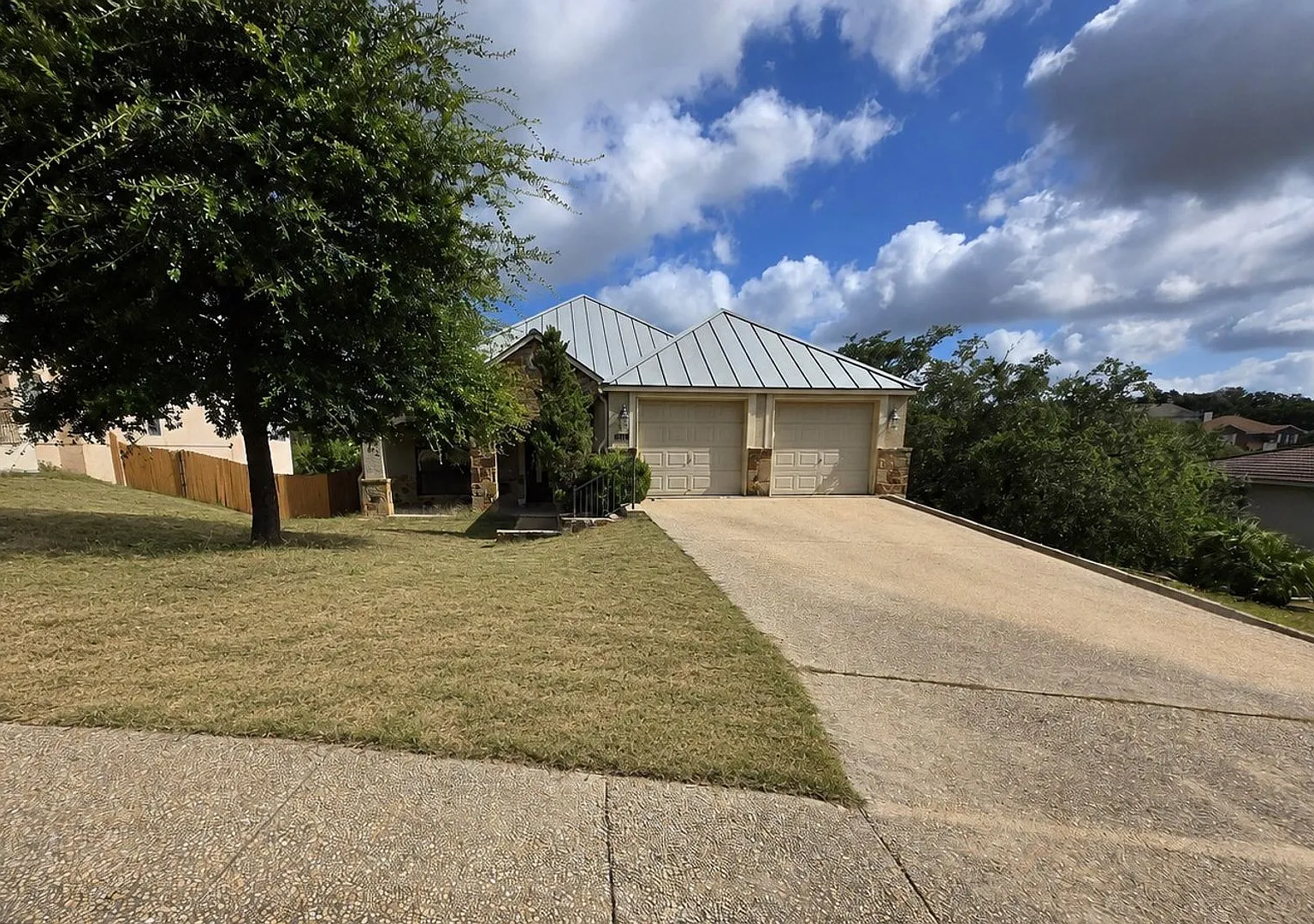 Stone Oak stunner on greenbelt w/privacy & space for everyone! — Photo 1