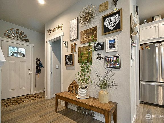 5th image of 18643 Woodside Drive SE