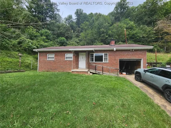 5203 Elk River Rd N, Elkview, WV 25071