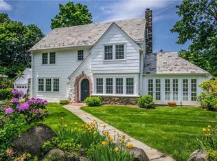 19 School Ln, Scarsdale, NY 10583