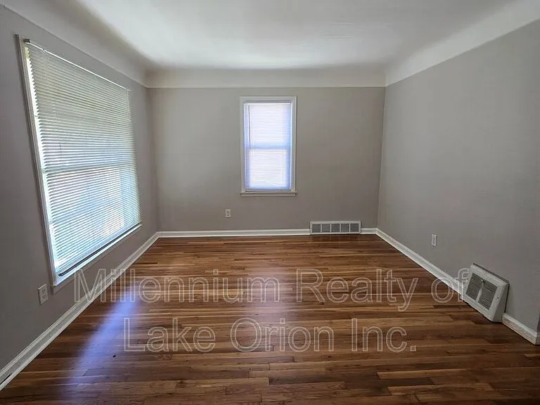 136 W Princeton Ave — Photo 4