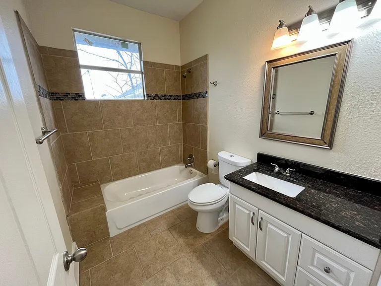 711 N Palmetto — Photo 10