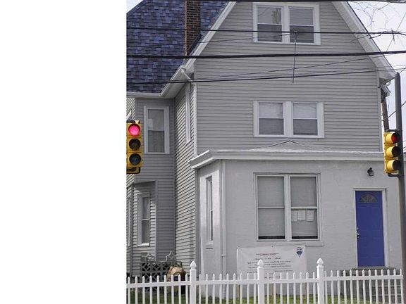 2nd image of 8460 Frankford Ave