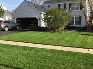 10570 Wing Pointe Dr, Huntley, IL 60142