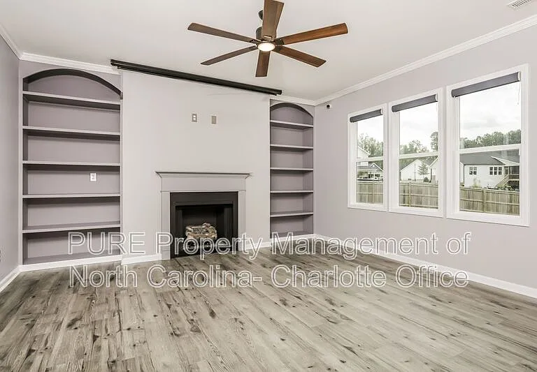 327 Silverleaf Dr — Photo 3