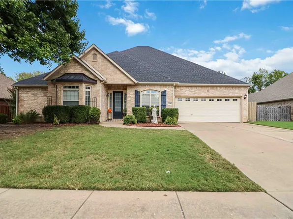 4480 W Putting Green Dr, Fayetteville, AR 72704
