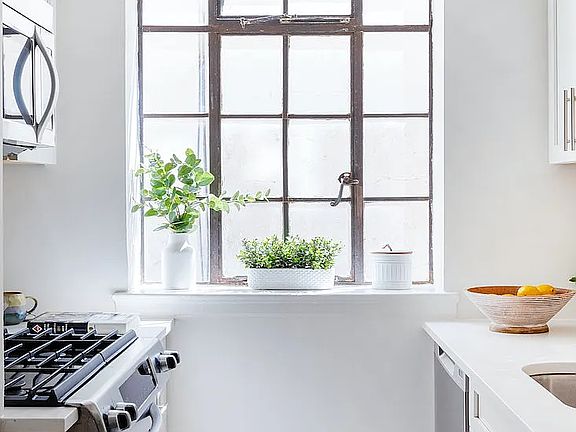 5th image of 35 W 90th St #6K