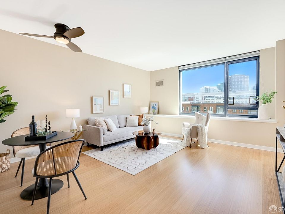 1st image of 250 King St Unit 576