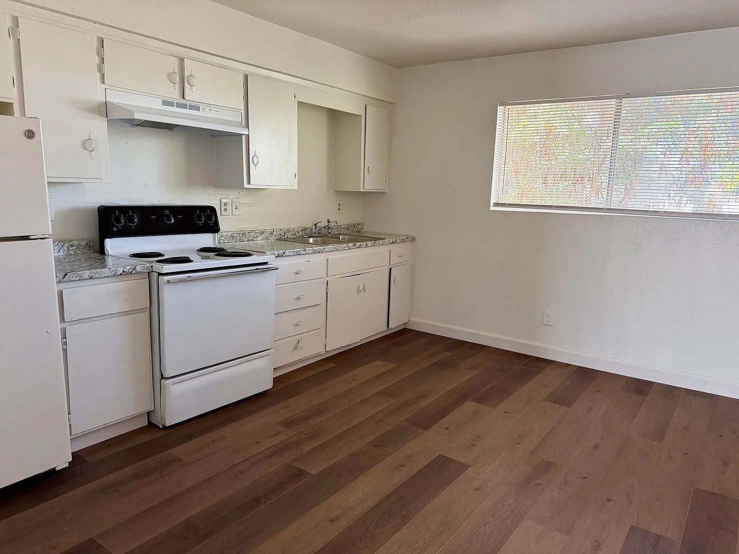 4530 E Thomas Ave — Photo 4