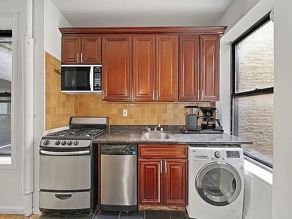 3rd image of 243 W 109th St #1S