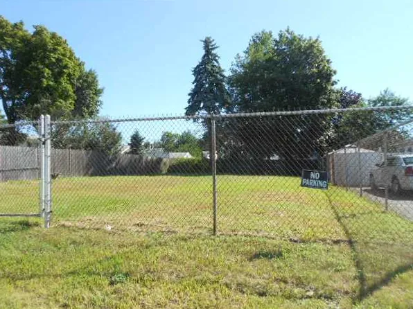 15 Lowell Ave, Pawtucket, RI 02861