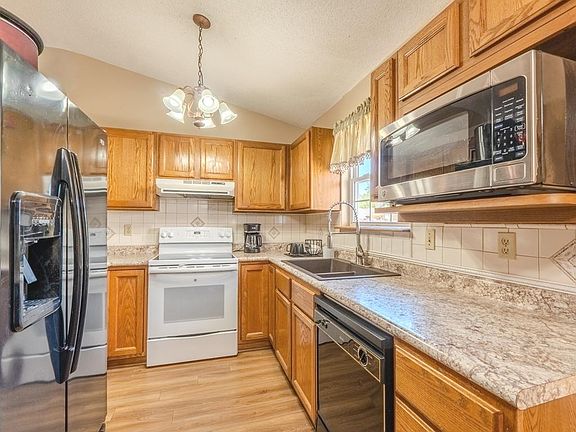 5th image of 418 W Woodland Dr