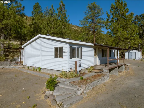 1225 Verdant St, The Dalles, OR 97058