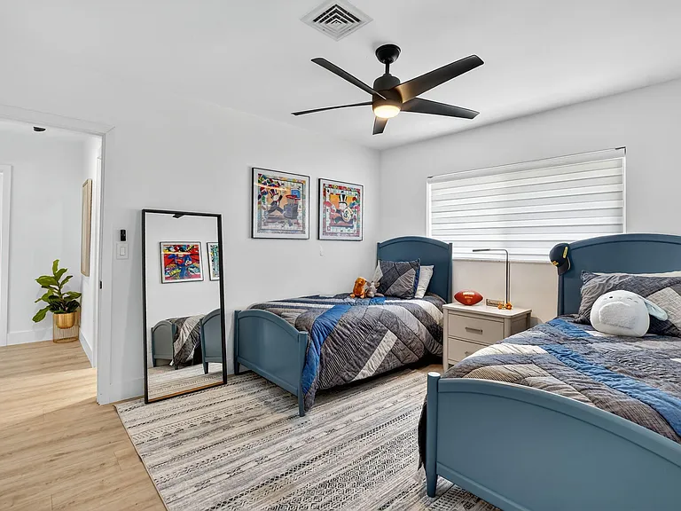 891 SW Hickory Ter — Photo 34