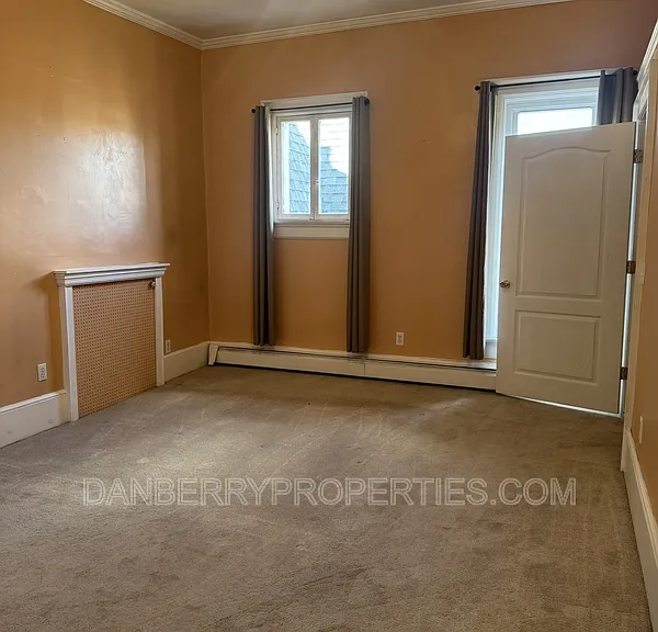 134 W Tiffin St #B — Photo 16