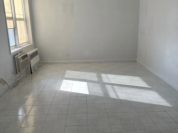 735 Avenue W image 4 of 7