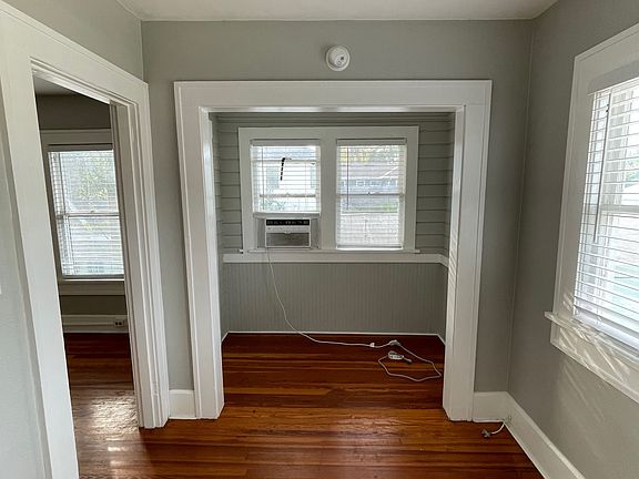 5th image of 209 11th Ave N APT 4