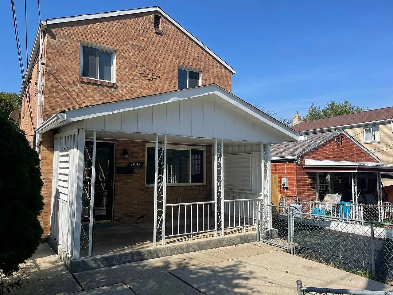 3 bed, 1200 sqft, $1,690 — Photo 2