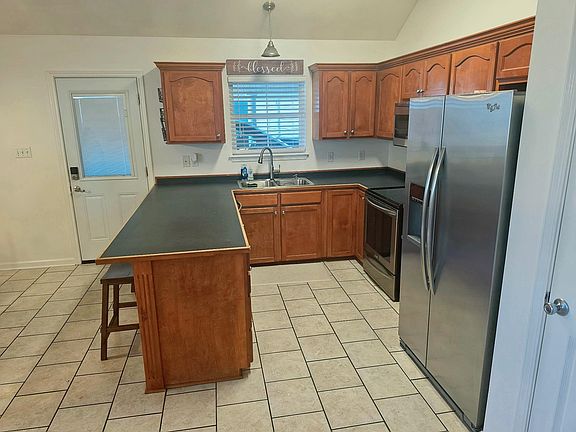 4th image of 213 Julie St