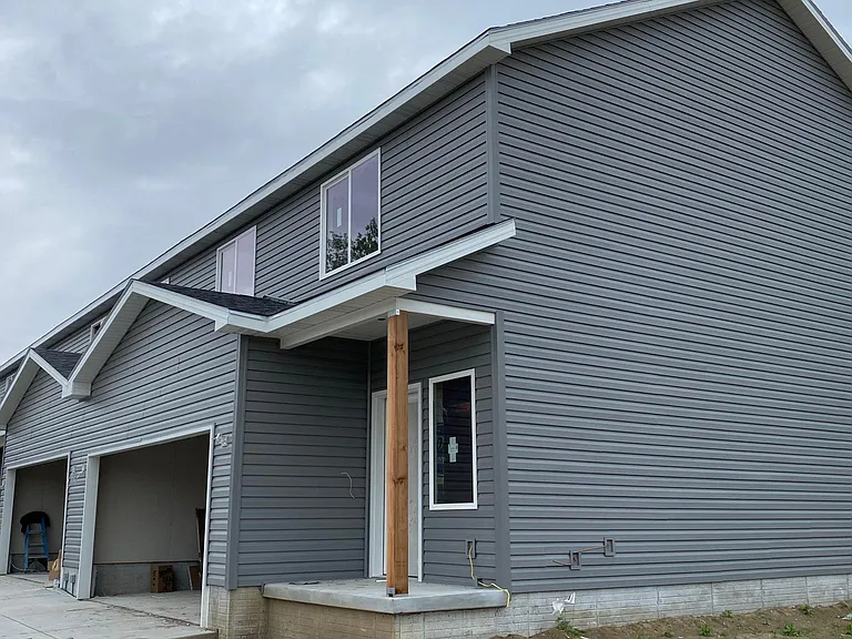 1628 W B St — Photo 1