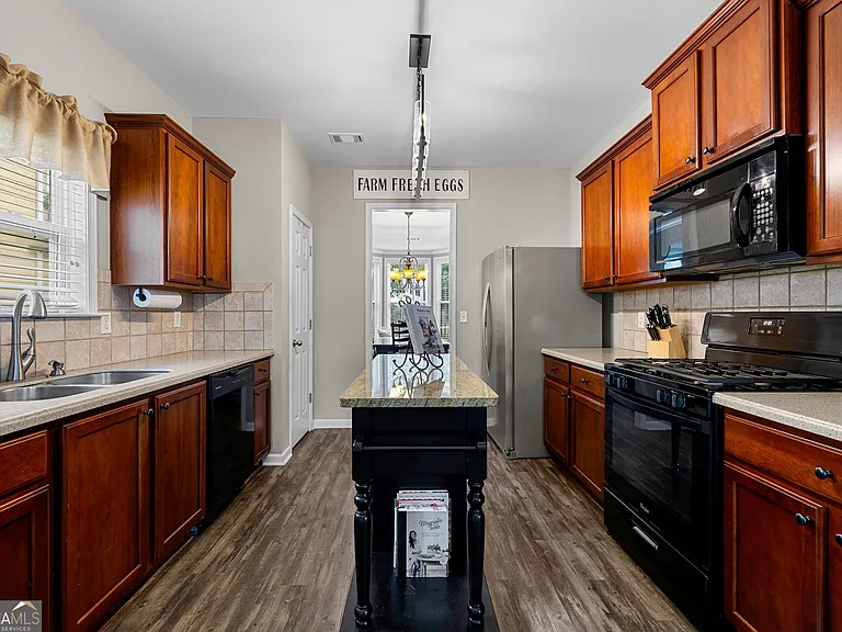 77 Lakeshore Pkwy — Photo 16