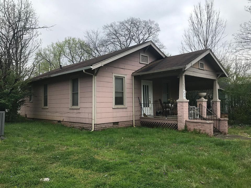 2nd image of 724 Radford Pl
