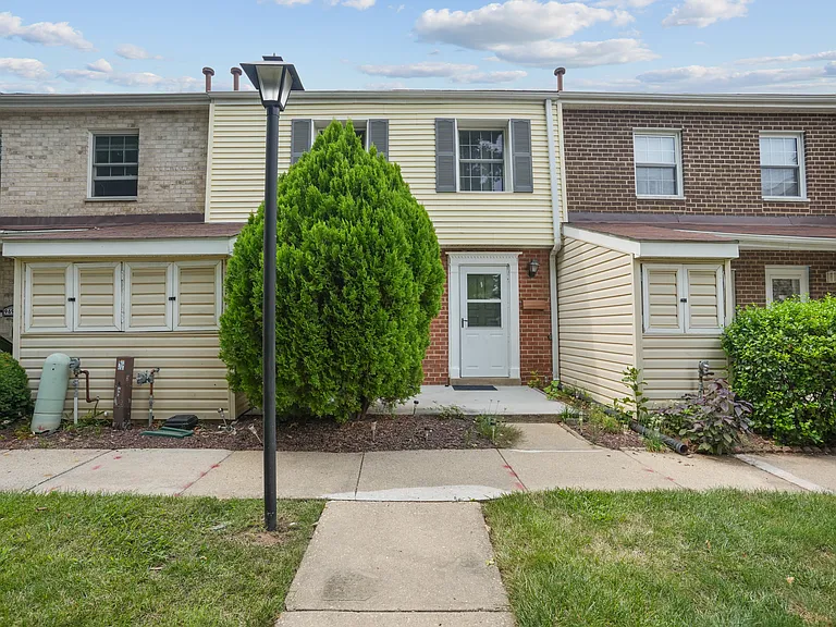 9695 Hitching Post Ln #H — Photo 15