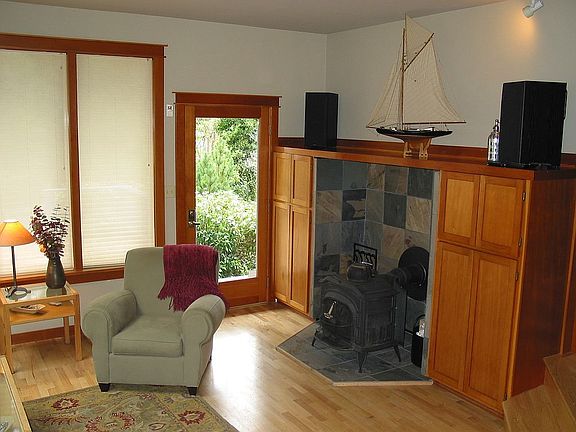 5th image of 10637 Falk Rd NE