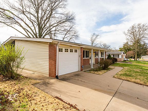 2nd image of 1570 Gallop Ln