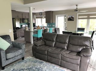 36 Red Creek Rd, Hampton Bays, NY 11946