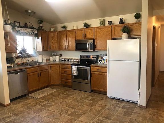 great room concept has vaulted ceiling over kitchen and living room
