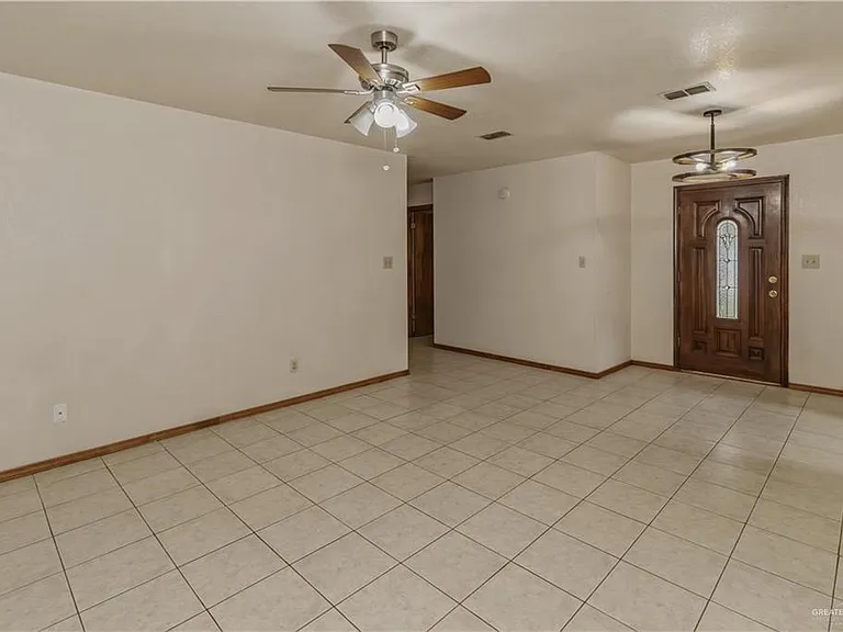 301 Jessica Jane Ave — Photo 4