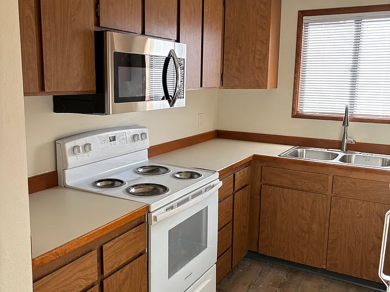 237 SE Clay St #5 — Photo 8