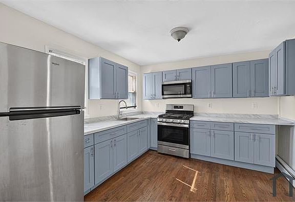 3rd image of 40 Vine St #44