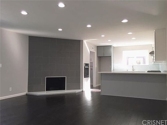 2nd image of 24107 Vanowen St