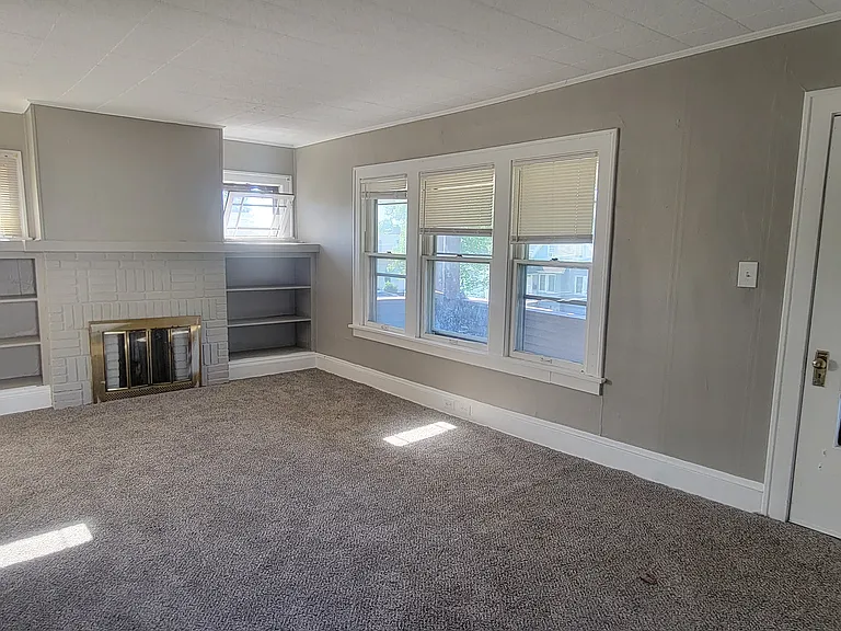 8502 Grand Division Ave #UP — Photo 2