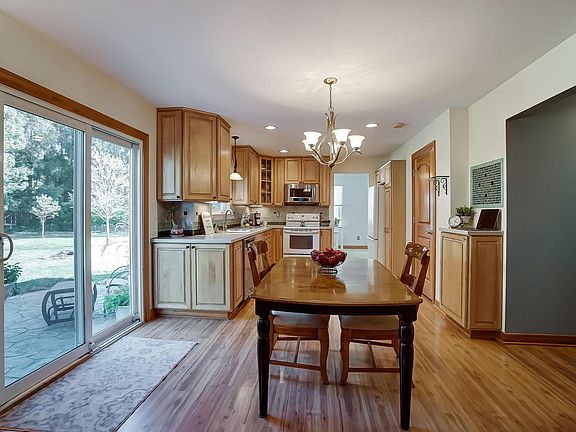4th image of 300 Lyngail Ct