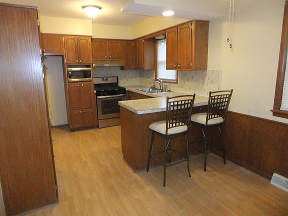 5th image of 3231 Englewood Dr