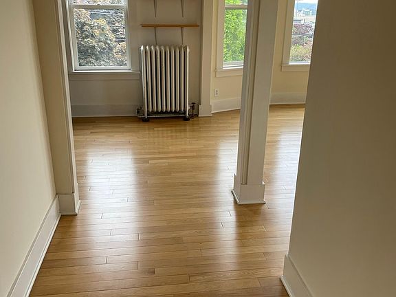 3rd image of 1416 E Columbia St #9