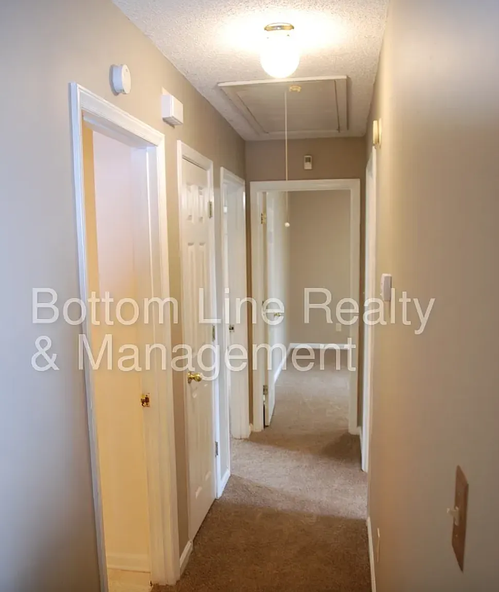 3 bed, 1110 sqft, $1,650 — Photo 2