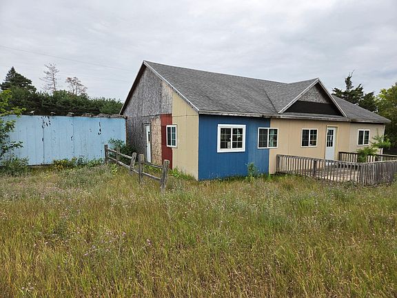 3rd image of 901 Spring St