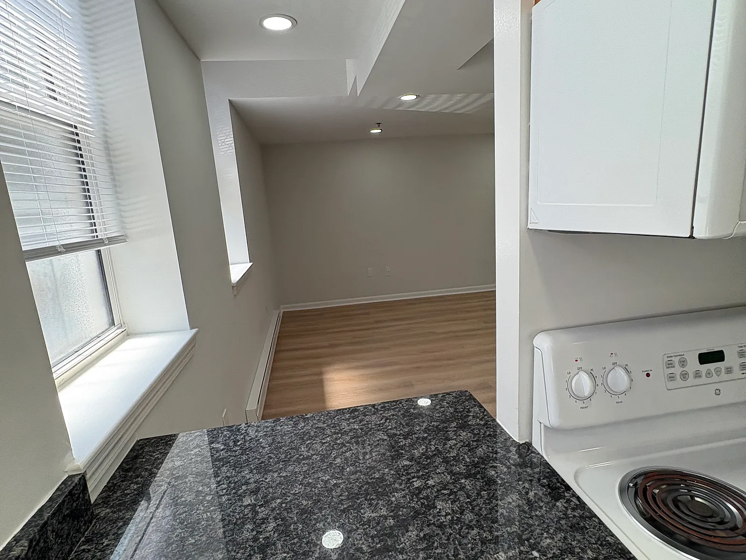 Studio, 450 sqft, $2,400 — Photo 2