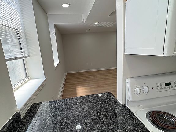 5th image of 32 Queensberry St APT 3