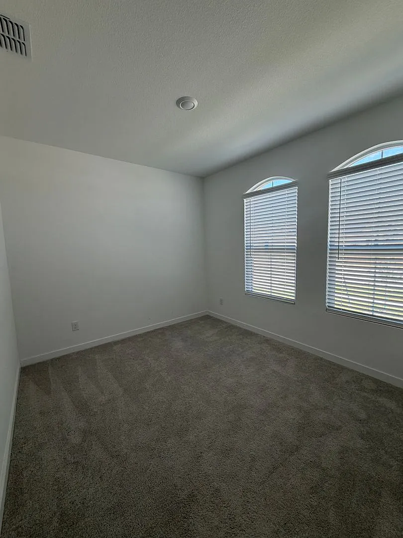Beautiful Home Built in 2025 — Photo 3