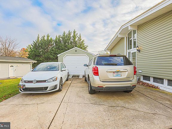 5th image of 8205 Arrowhead Rd